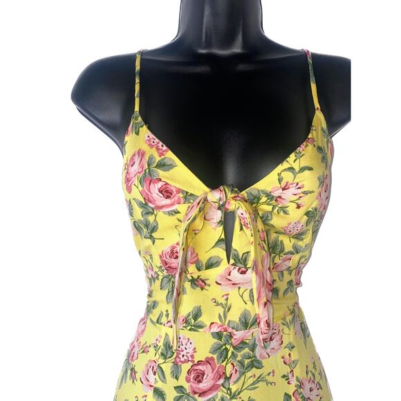 New Small Yellow Tie Front Floral Romper Adjustable Shorts Keyhole Sleeveless - Picture 2 of 4